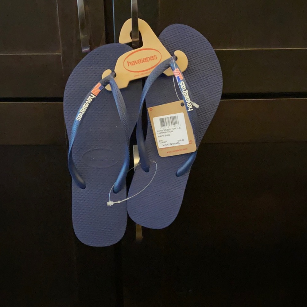New Havaianas flip flops size 9/10